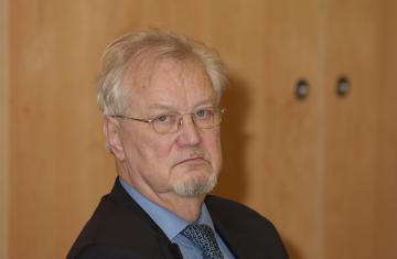 Professor Kalevi Pyöräla